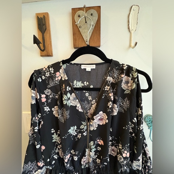 Floral Black Dress with open shoulders - Picture 3 of 5